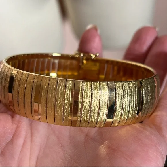 Vintage 80 90 Gold Vermeil Oversized Mobwife Classic Italy thick wide Bracelet - Picture 6 of 17